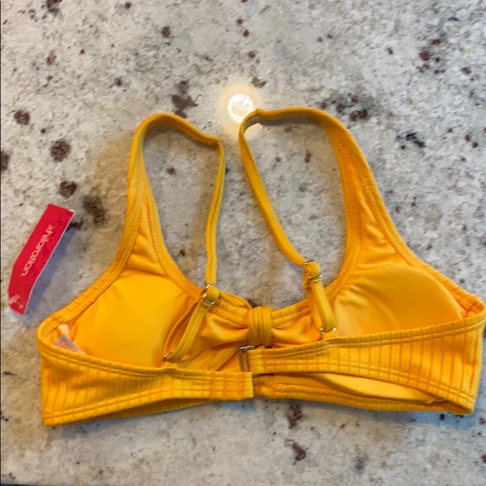 Bikini - Picture 2 of 3